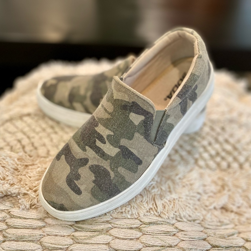 Soda CAMO Sneaker Slip-on Shoes Women’s